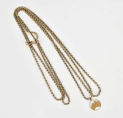 Lot 355 - A late 19th/early 20th century yellow metal...