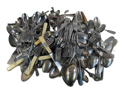 Lot 521 - A quantity of silver plated flatware and cutlery.