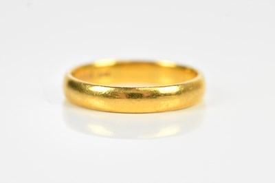 Lot 509 - A 22ct yellow gold wedding band, size W 1/2,...