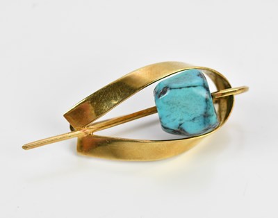 Lot 150 - A yellow metal and natural turquoise set...