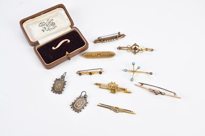 Lot 173 - Nine Victorian and later yellow metal and gold...