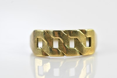 Lot 644 - A gentleman's hallmarked 9ct yellow gold chain...