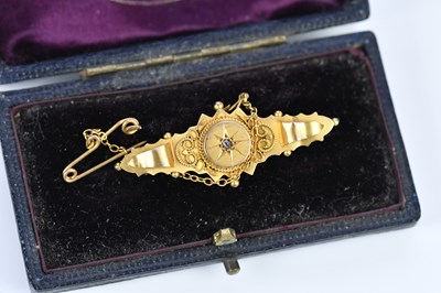 Lot 206 - A Victorian 9ct yellow gold diamond set...