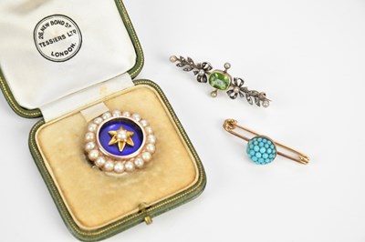 Lot 174 - A late Victorian yellow metal seed pearl and...