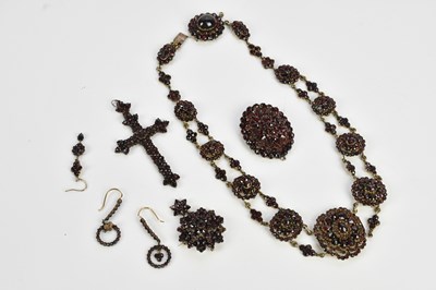 Lot 357 - A Victorian yellow metal garnet suite of...