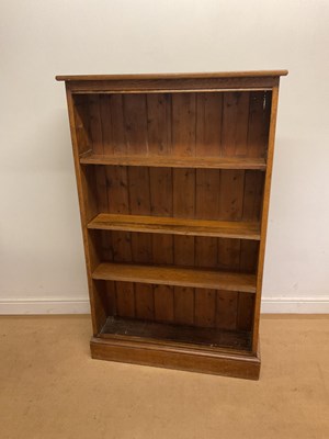 Lot 779 - An oak Arts and Crafts four shelf bookcase,...