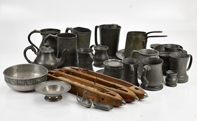Lot 586 - A collection 19th century and later pewter...