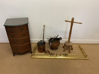Lot 654 - Copper and brass fireside items, comprising a...