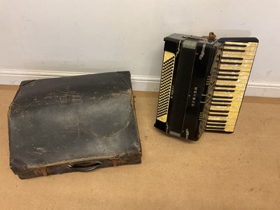 Lot 354 - HONER; a Verdi3 piano accordian, with case