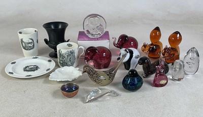 Lot 336 - WEDGWOOD; a collection of animal glass...
