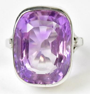 Lot 736 - A 9ct white gold ring set with a large faceted...