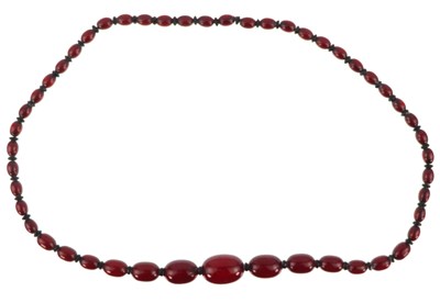 Lot 1036 - A vintage amber-style necklace with graduated...