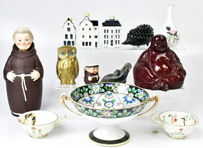 Lot 155 - A mixed lot of ceramics and decorative wares,...