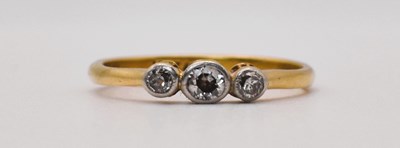 Lot 598 - An 18ct gold and platinum three stone ring,...
