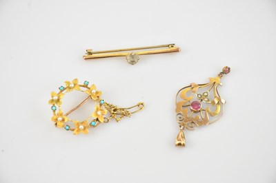 Lot 475 - An Edwardian yellow metal seed pearl set...