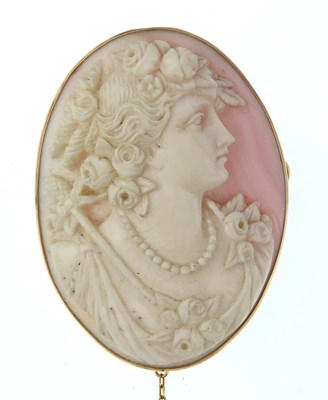 Lot 999 - A late 19th/early 20th century carved cameo...