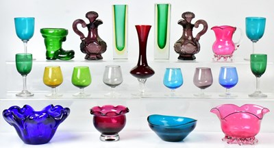 Lot 198 - A mixed lot of coloured glassware, to include...