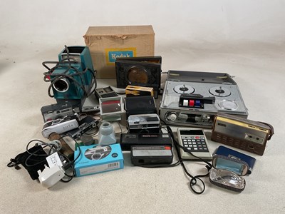 Lot 361 - A quantity of cameras, equipment, projector,...