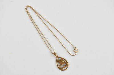 Lot 472 - A 9ct yellow gold longboat pendant on chain,...