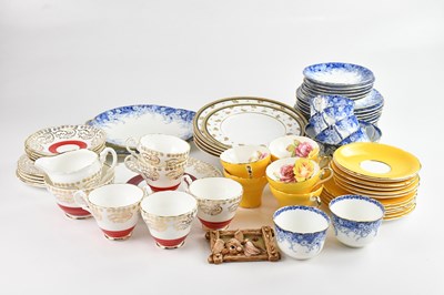 Lot 1553 - A group of part tea/dinner services including...