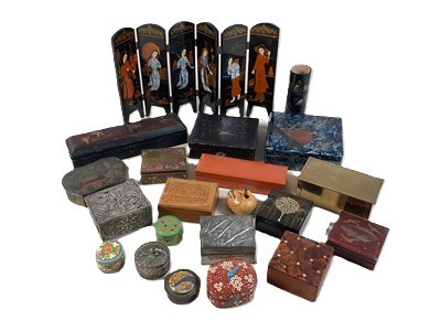 Lot 60 - A quantity of decorative boxes, mostly Chinese...