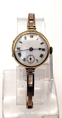Lot 627 - A 9ct gold lady's wristwatch, 20.6g