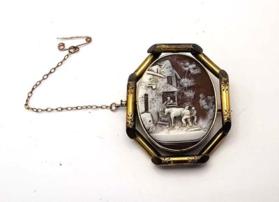 Lot 601 - A 9ct gold Victorian revolving cameo mourning...