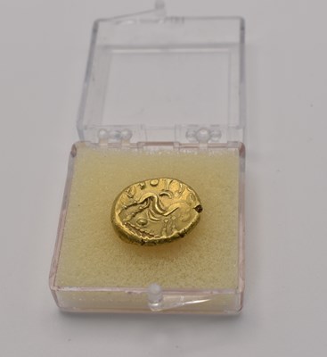 Lot 475 - An ancient Celtic gold stater coin, 6.1g