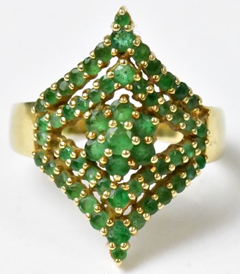 Lot 722 - An 18ct yellow gold ring set with green stones...
