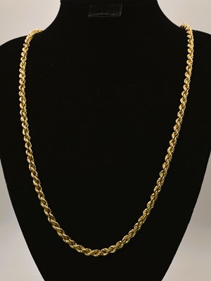 Lot 573 - A 9ct gold rope chain, length 29.5cm, 15g.
