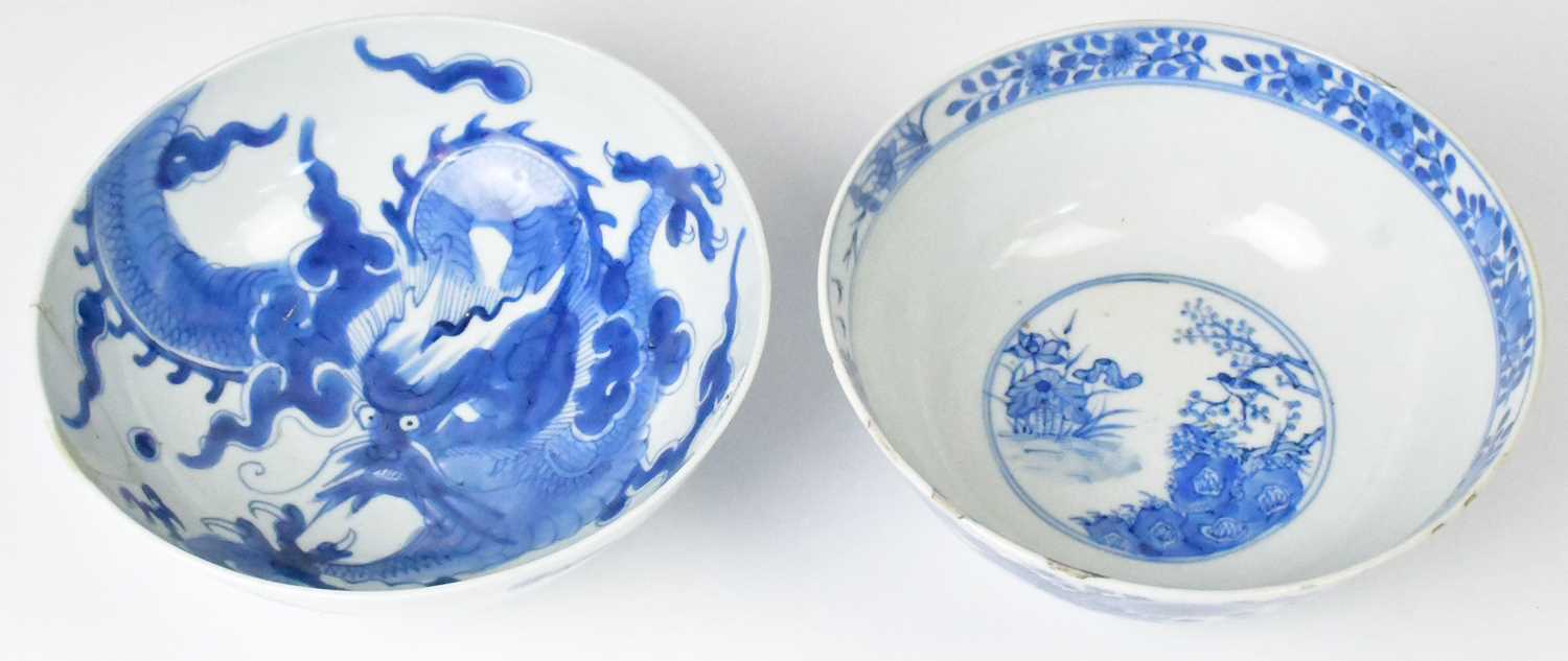 Lot 254 - An 18th/19th century Chinese blue and white...