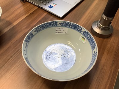 Lot 254 - An 18th/19th century Chinese blue and white...