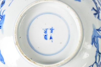 Lot 254 - An 18th/19th century Chinese blue and white...