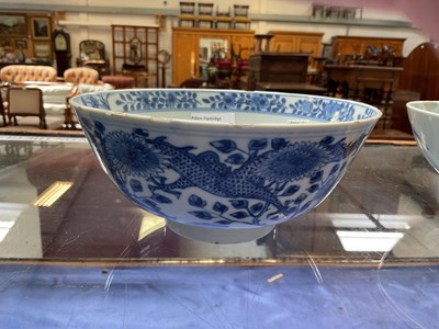 Lot 254 - An 18th/19th century Chinese blue and white...