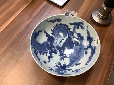 Lot 254 - An 18th/19th century Chinese blue and white...