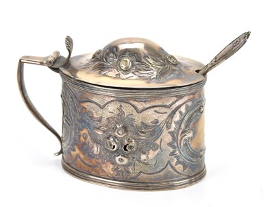 Lot 410 - A Georgian hallmarked silver mustard