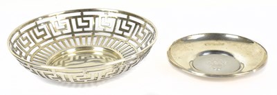 Lot 1137 - WALKER & HALL; an Edward VII hallmarked silver circular dish