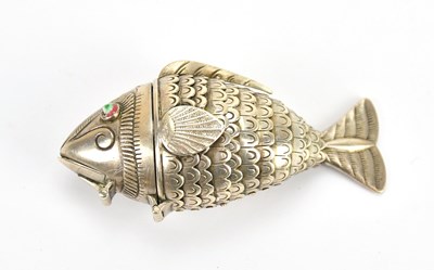 Lot 129 - A Scandinavian 830 grade articulated snuff box...