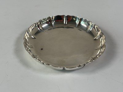 Lot 548 - GARRARD & CO; a George V hallmarked silver pin...