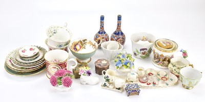 Lot 1528 - A collection of decorative ceramics, including...