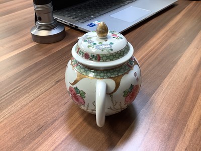 Lot 246 - A Chinese Chenlung Famille Rose teapot painted...