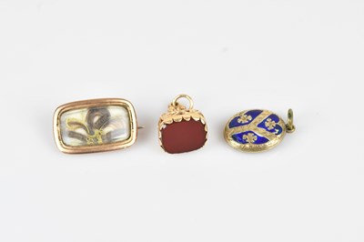 Lot 17 - A 19th century oval mourning brooch in yellow...