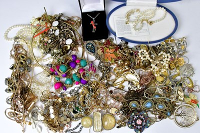 Lot 902 - A quantity of mainly metallic costume...