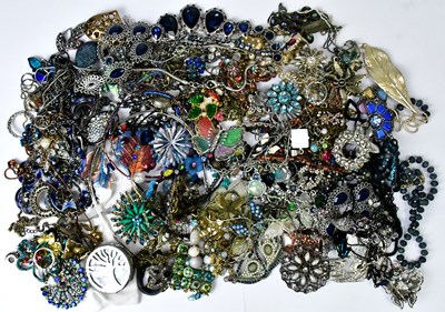 Lot 903 - A quantity of mainly metallic costume...