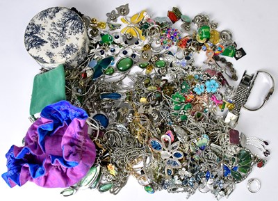 Lot 904 - A quantity of mainly metallic costume...