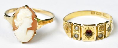Lot 759 - A 9ct yellow gold ring set with a cameo, size...