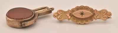 Lot 1227 - A 9ct yellow gold bar brooch, length 4cm,...
