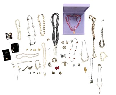 Lot 1547 - A quantity of assorted costume jewellery...