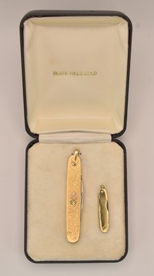 Lot 1228 - A small 9ct yellow gold penknife, with small...