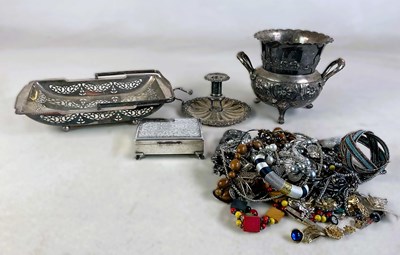 Lot 734 - A quantity of silver plated items, together...